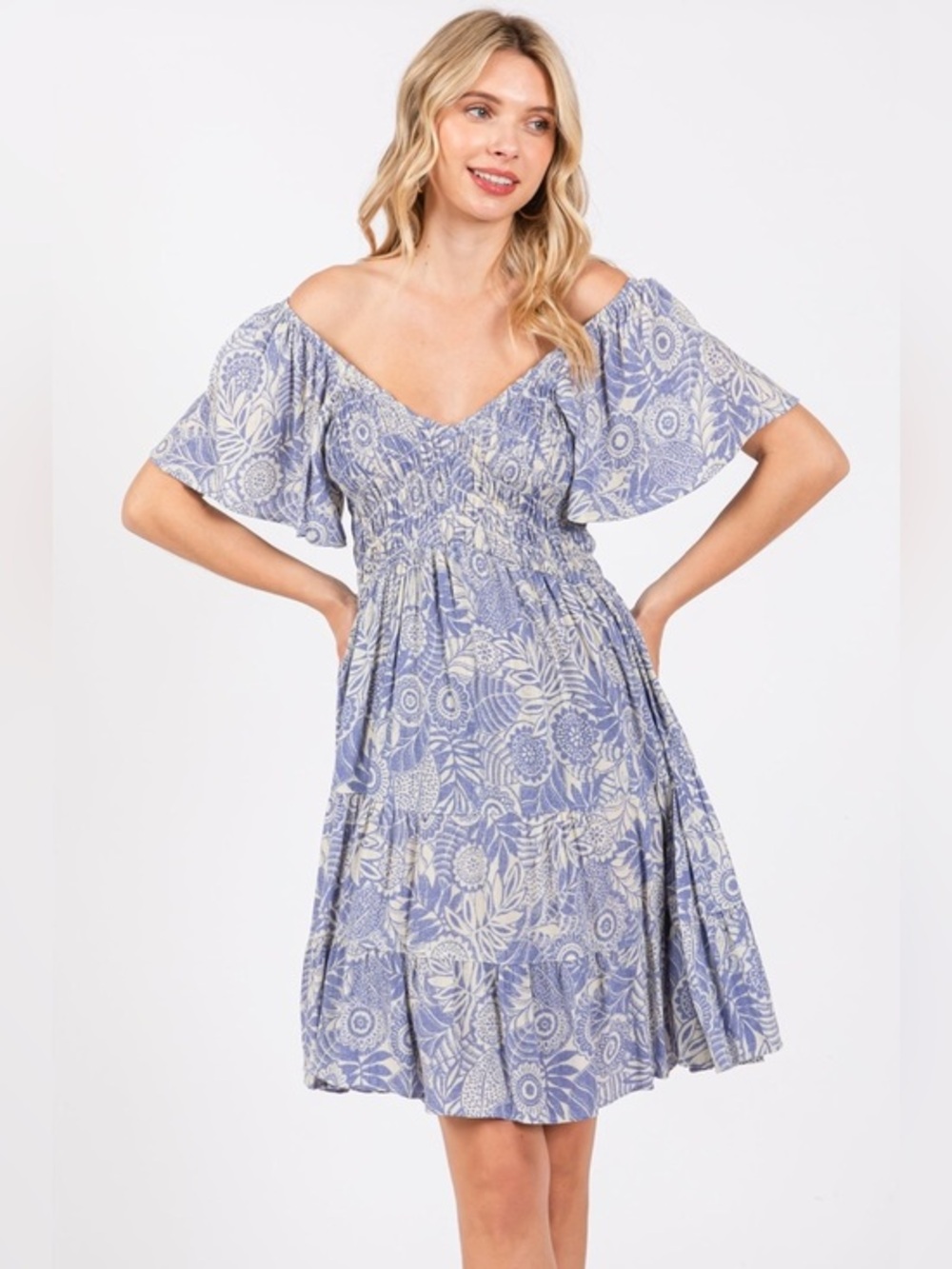 Smocked V-Neck Floral Midi Dress - Blue size S casual